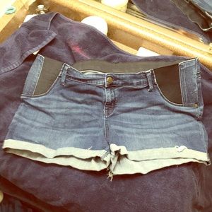 Isabelle Maternity shorts